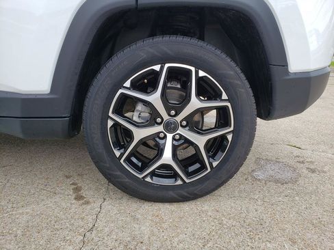 Used 2025 Jeep Compass Limited AWD/4WD image 10