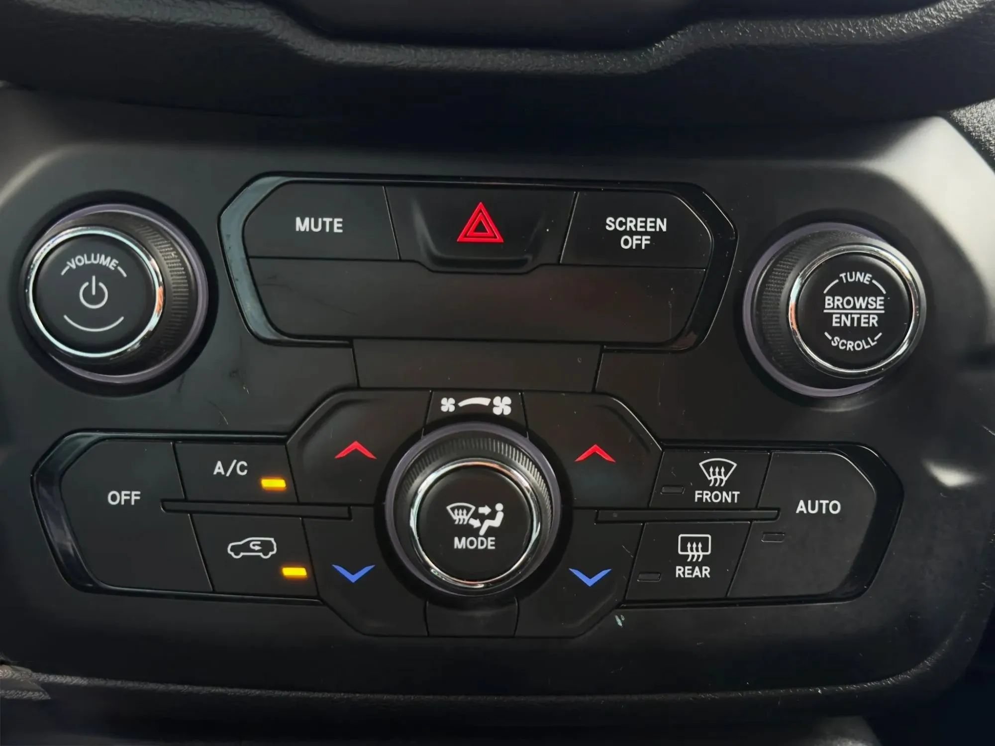 Used 2019 Jeep Renegade Latitude w/ Safety & Security Group II FWD image 35