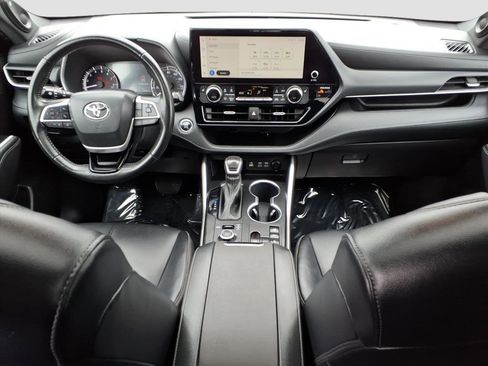 Used 2023 Toyota Highlander XSE image 12