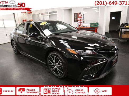 Certified 2024 Toyota Camry SE image 1