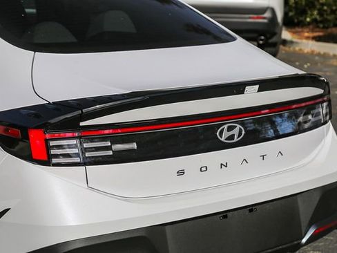 Certified 2025 Hyundai Sonata SE image 8