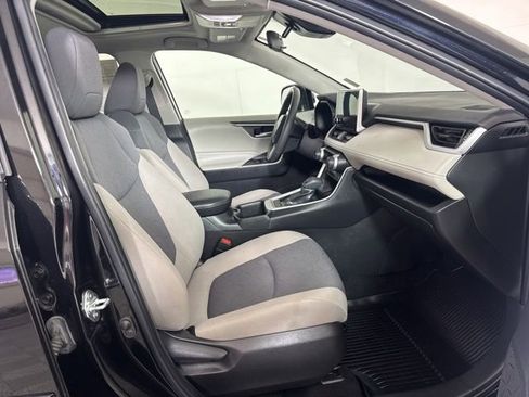 Used 2023 Toyota RAV4 XLE w/ Convenience Package FWD image 4