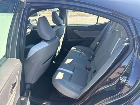 Used 2025 Toyota Camry SE image 18