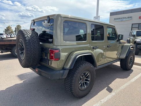 Used 2025 Jeep Wrangler Unlimited Rubicon AWD/4WD image 3
