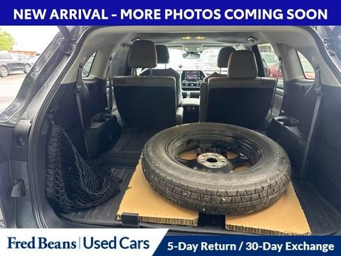 Used 2021 Toyota Highlander XLE AWD/4WD image 12