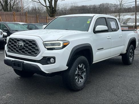 Used 2023 Toyota Tacoma TRD Off-Road image 3