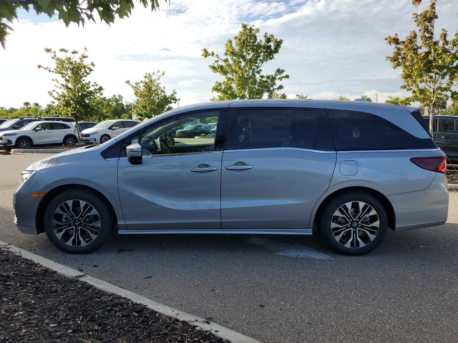 New 2026 Honda Odyssey Elite image 8