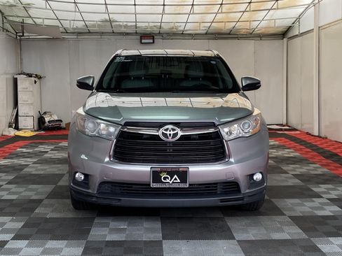 Used 2015 Toyota Highlander XLE AWD/4WD image 2
