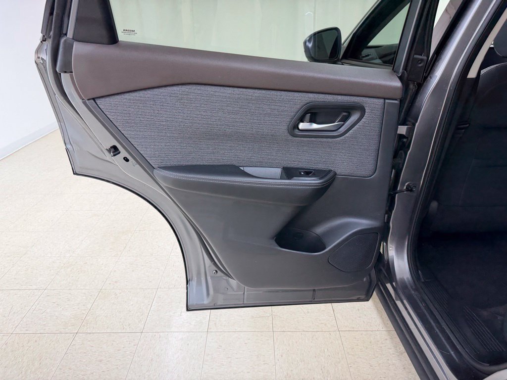 Used 2021 Nissan Rogue SV AWD/4WD image 15