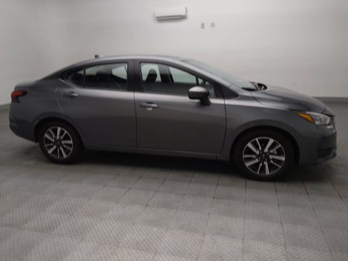 Used 2025 Nissan Versa SV FWD image 11