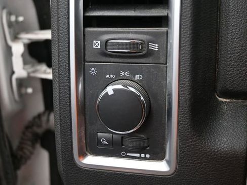 Used 2022 RAM 1500 Classic SLT AWD/4WD image 19