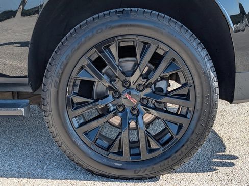 Used 2021 GMC Yukon XL Denali w/ Denali Premium Package RWD image 28