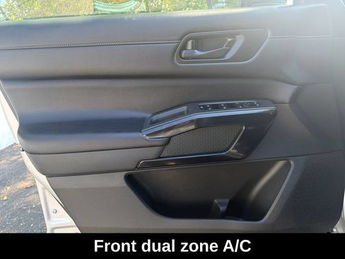 Used 2025 Nissan Pathfinder SV w/ SV Premium Package AWD/4WD image 12