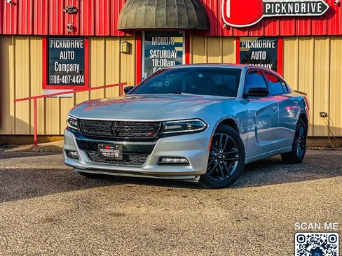 Used 2019 Dodge Charger SXT w/ Plus Group image 2