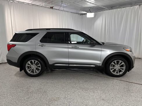Used 2023 Ford Explorer XLT w/ Equipment Group 202A AWD/4WD image 12
