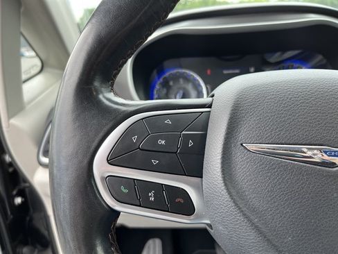 Used 2020 Chrysler Pacifica Touring-L Plus w/ Advanced Safetytec Group FWD image 21