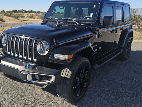 Used 2023 Jeep Wrangler Unlimited Sahara AWD/4WD image 1