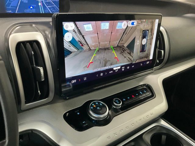 Used 2025 Ford Expedition Active AWD/4WD image 13