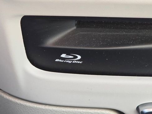Used 2017 Chrysler Pacifica Touring-L Plus w/ Advanced Safetytec Group FWD image 13