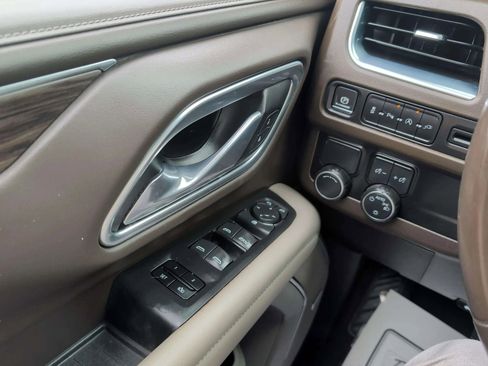 Used 2021 Chevrolet Suburban LT RWD image 27