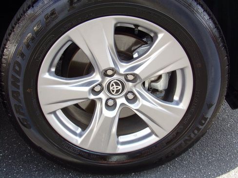 Used 2025 Toyota RAV4 XLE w/ Convenience Package FWD image 15