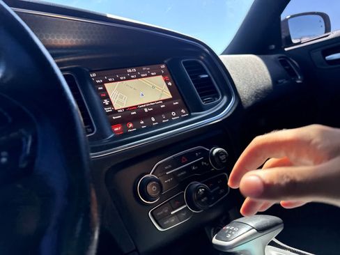 Used 2018 Dodge Charger SRT w/ Technology Group RWD image 29