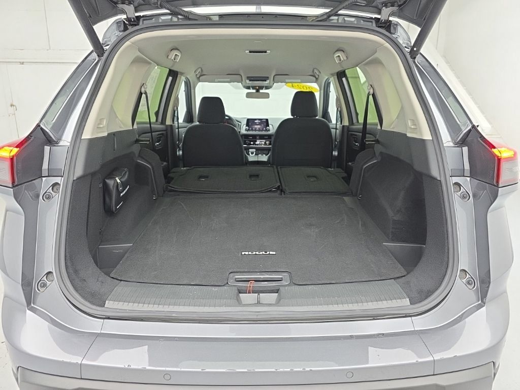 Used 2024 Nissan Rogue SV AWD/4WD image 46