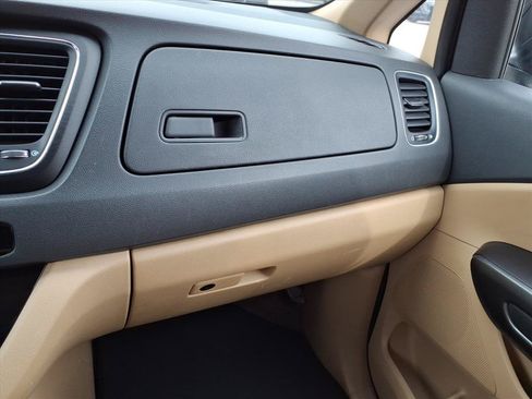 Used 2016 Kia Sedona LX w/ Option Group 020 FWD image 34