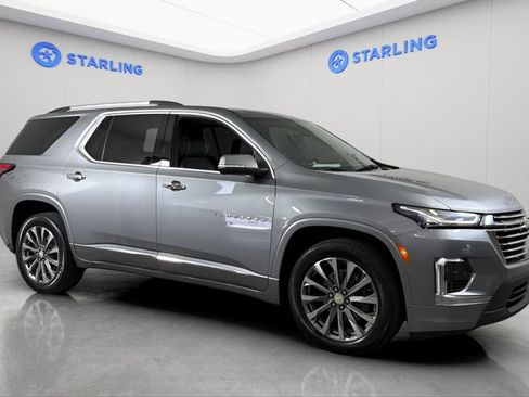 Used 2023 Chevrolet Traverse Premier FWD image 12