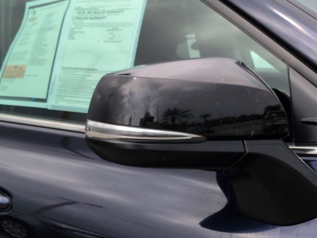 Used 2022 Toyota Highlander XLE FWD image 12