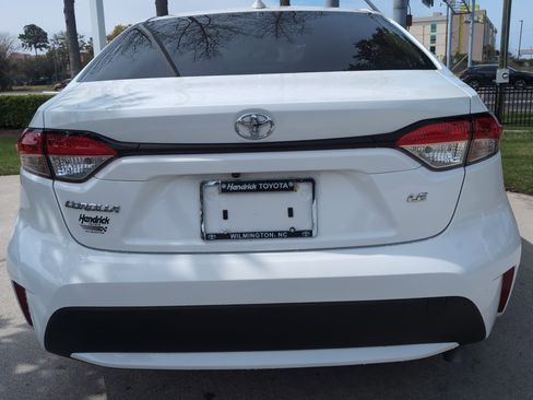 Certified 2022 Toyota Corolla LE image 9