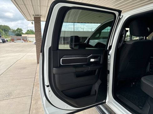 Used 2024 RAM 3500 Big Horn AWD/4WD image 22