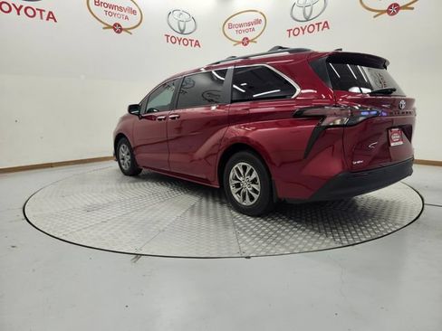 Used 2026 Toyota Sienna XLE FWD image 6