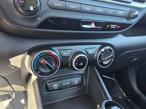 New 2026 Hyundai Venue SE image 30