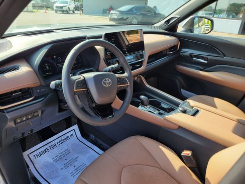 Used 2026 Toyota Grand Highlander AWD Hybrid image 17