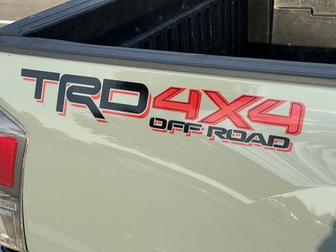 Used 2022 Toyota Tacoma TRD Off-Road AWD/4WD image 7