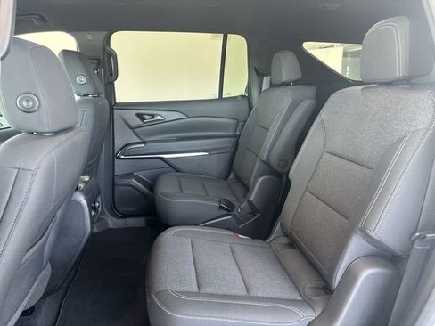 Certified 2025 Chevrolet Traverse LT image 18