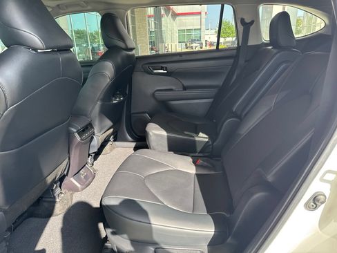 Used 2026 Toyota Highlander XLE AWD/4WD image 13