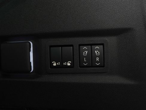 Used 2025 Chevrolet Tahoe High Country w/ Sun And Tow Package image 11