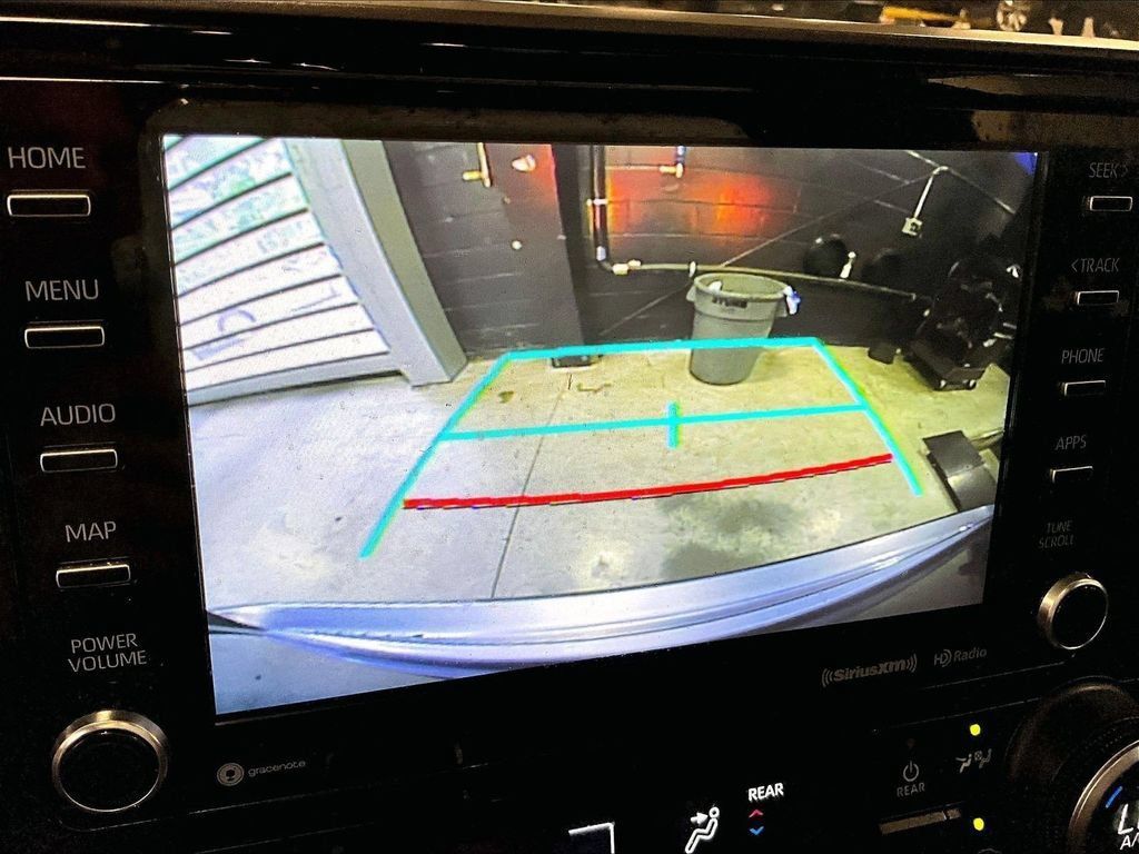 Used 2020 Toyota Highlander XLE AWD/4WD image 20