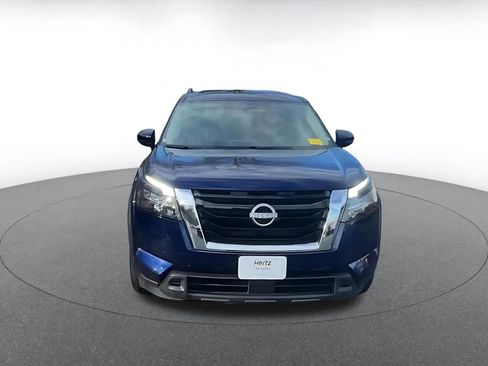 Used 2025 Nissan Pathfinder SV image 3