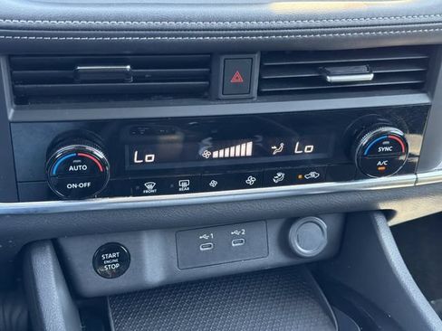 Used 2025 Nissan Rogue SV FWD image 11