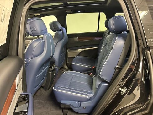 New 2026 Cadillac Vistiq Premium Luxury image 28