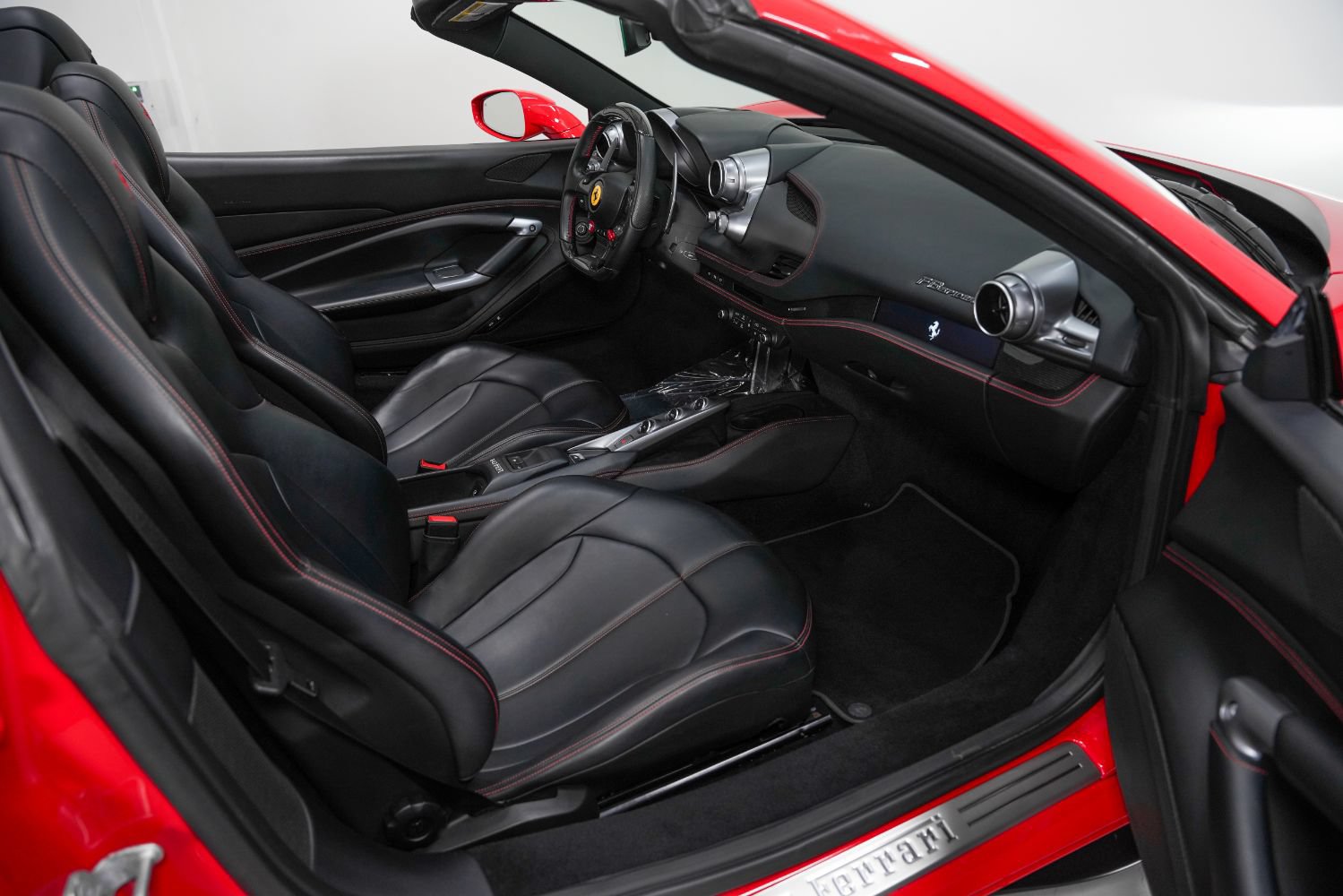 Used 2023 Ferrari F8 Tributo RWD image 2