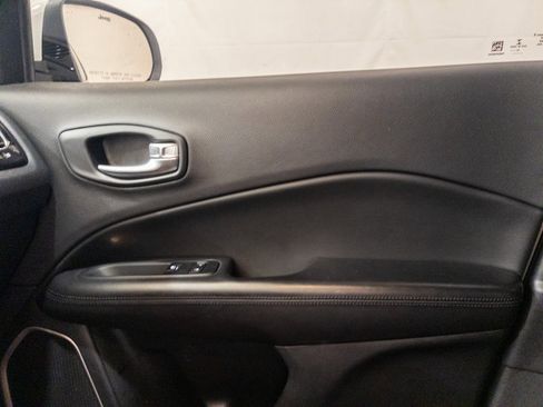 Used 2021 Jeep Compass Latitude image 30