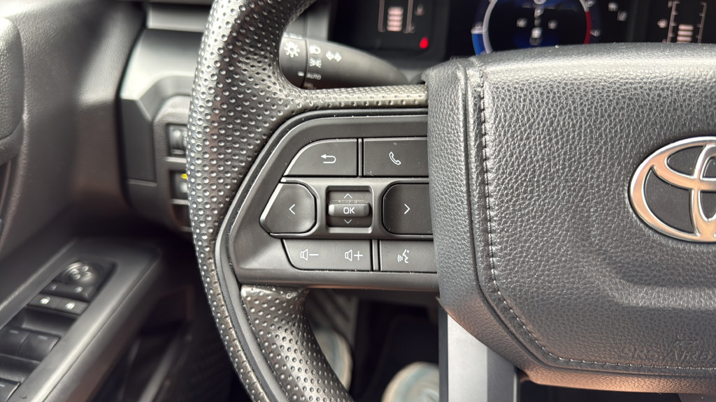 Used 2024 Toyota Tacoma SR AWD/4WD image 34