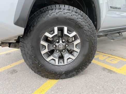 Used 2019 Toyota Tacoma TRD Off-Road image 6