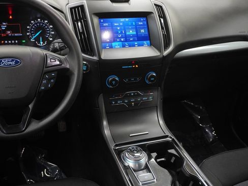 Used 2020 Ford Edge SE FWD image 24