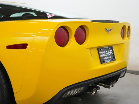Used 2007 Chevrolet Corvette Coupe w/ Preferred Equipment Group RWD image 13
