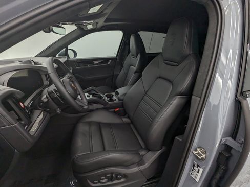 New 2026 Porsche Cayenne GTS image 5